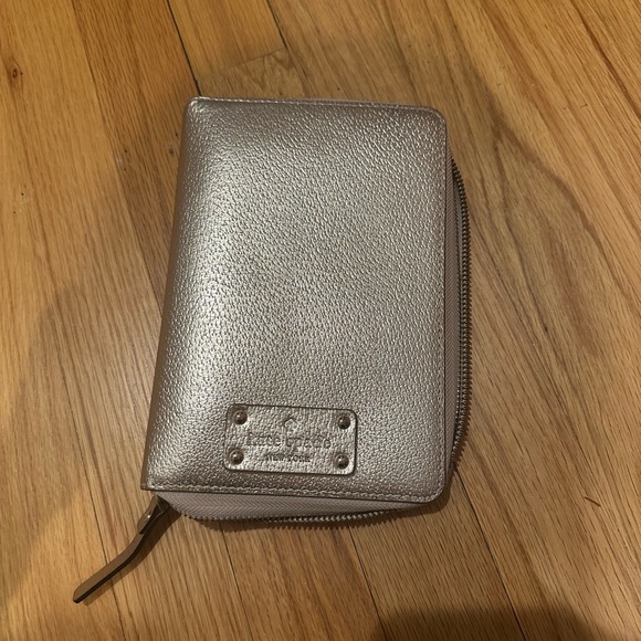kate spade Accessories - Kate Spade Silver Key Card Holder Elegant Compact Design
